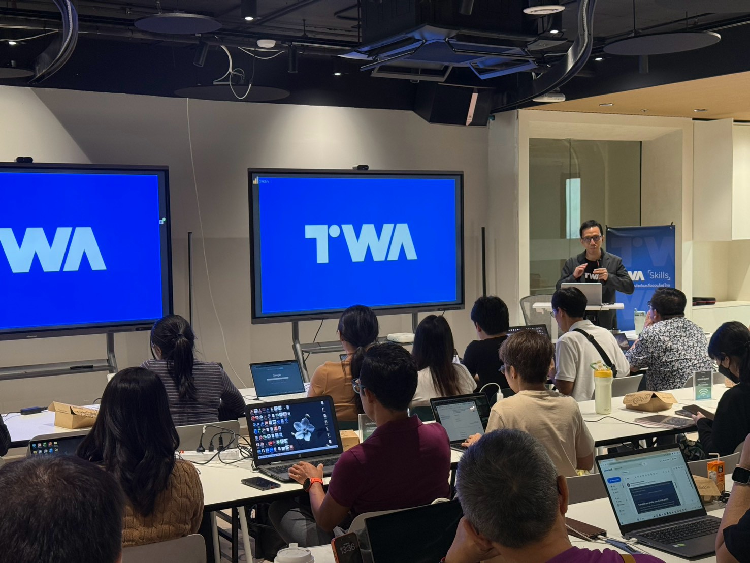 LINE_ALBUM_TWA 12.9.69_260914_48