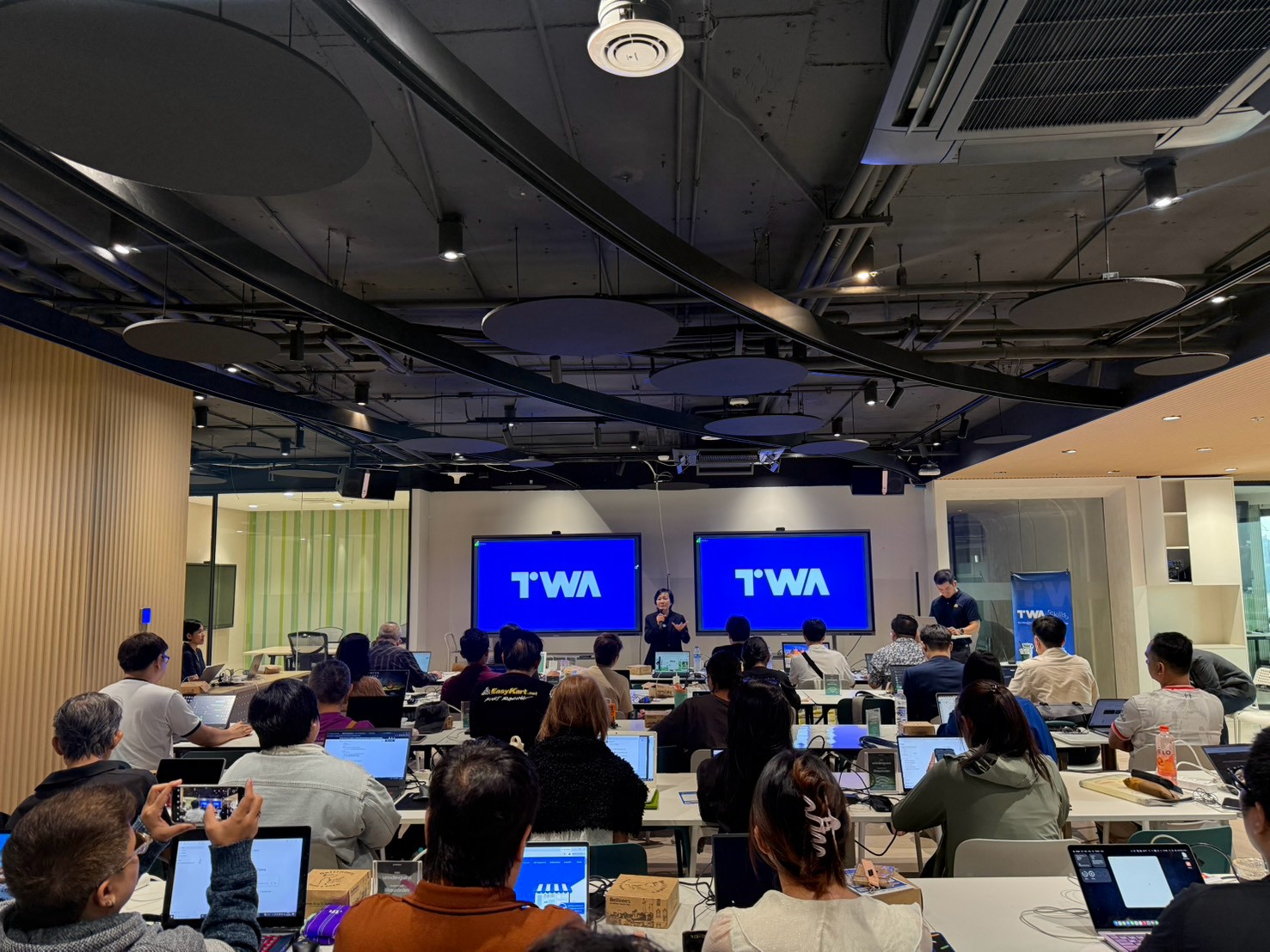 LINE_ALBUM_TWA 12.9.69_260914_65