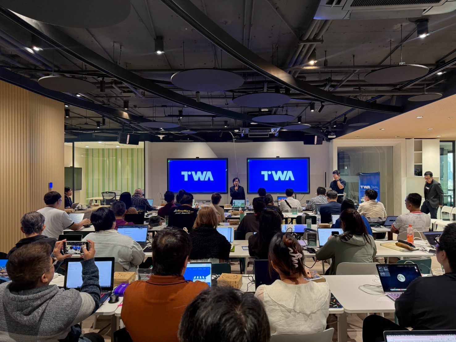 LINE_ALBUM_TWA 12.9.69_260914_66