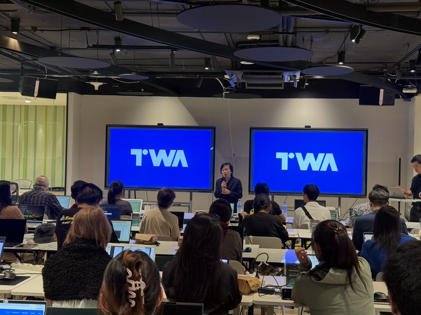 LINE_ALBUM_TWA 12.9.69_260914_67