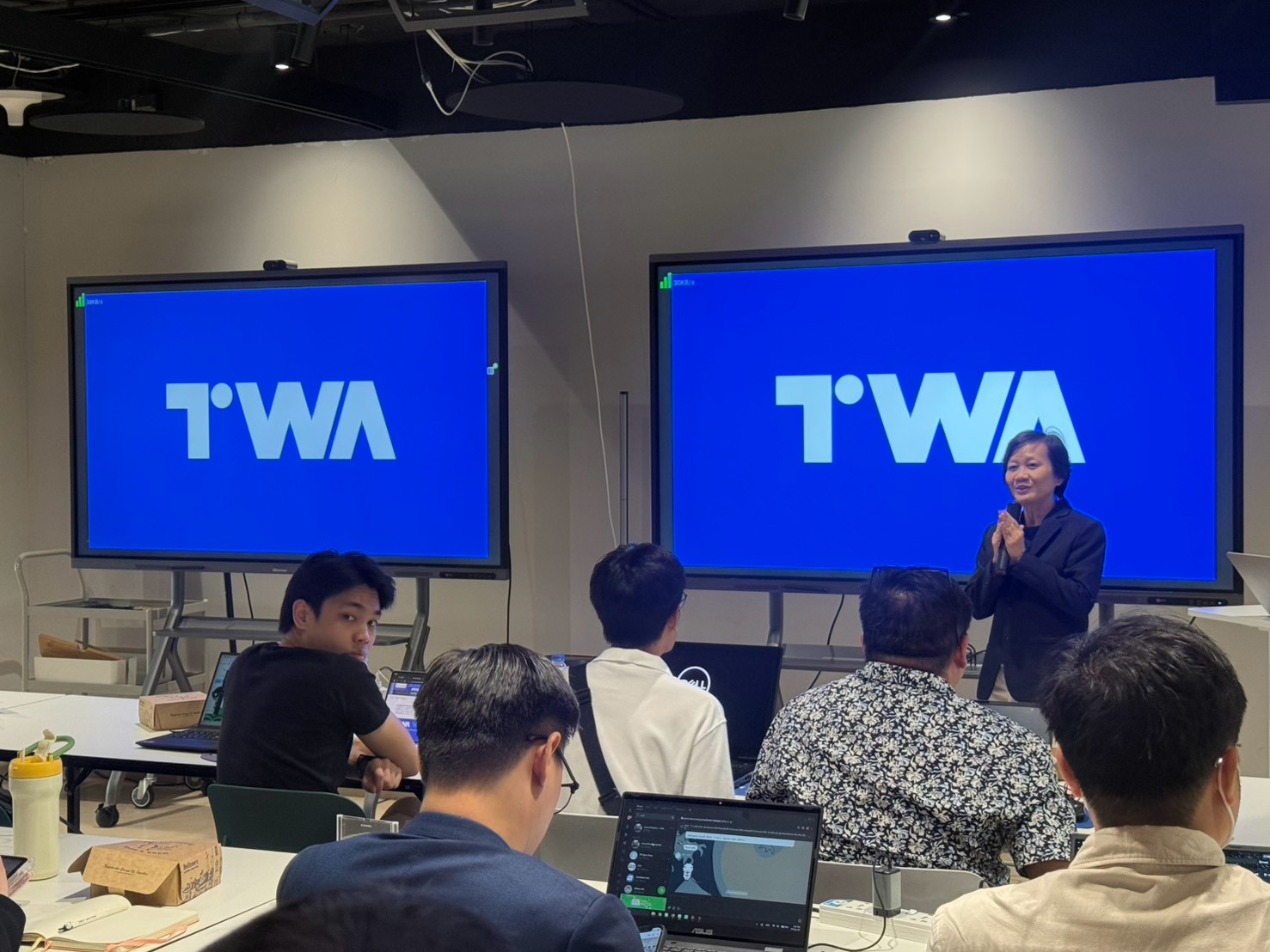 LINE_ALBUM_TWA 12.9.69_260914_69